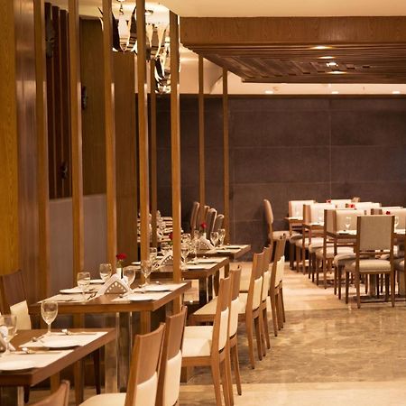 V 7 Hotel Chennai Eksteriør billede