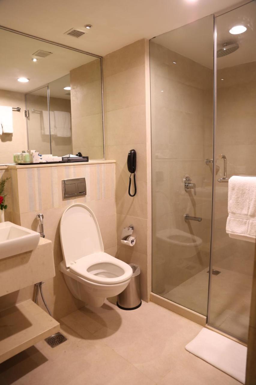 V 7 Hotel Chennai Eksteriør billede