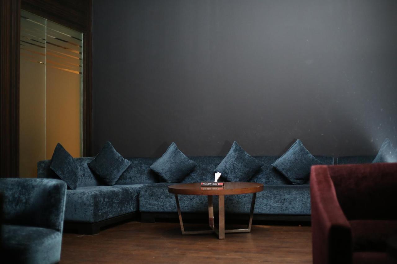 V 7 Hotel Chennai Eksteriør billede