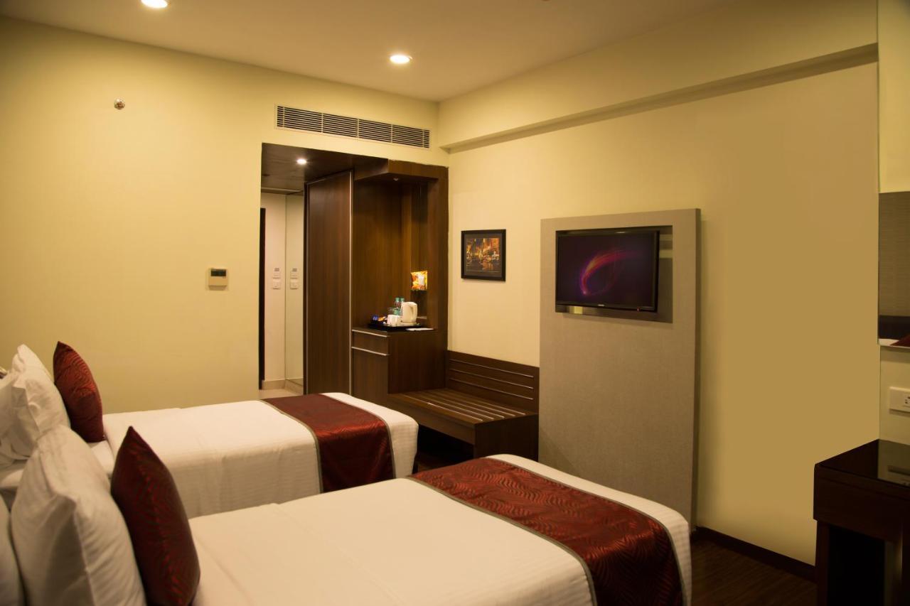 V 7 Hotel Chennai Eksteriør billede