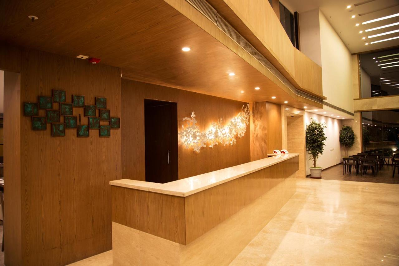 V 7 Hotel Chennai Eksteriør billede