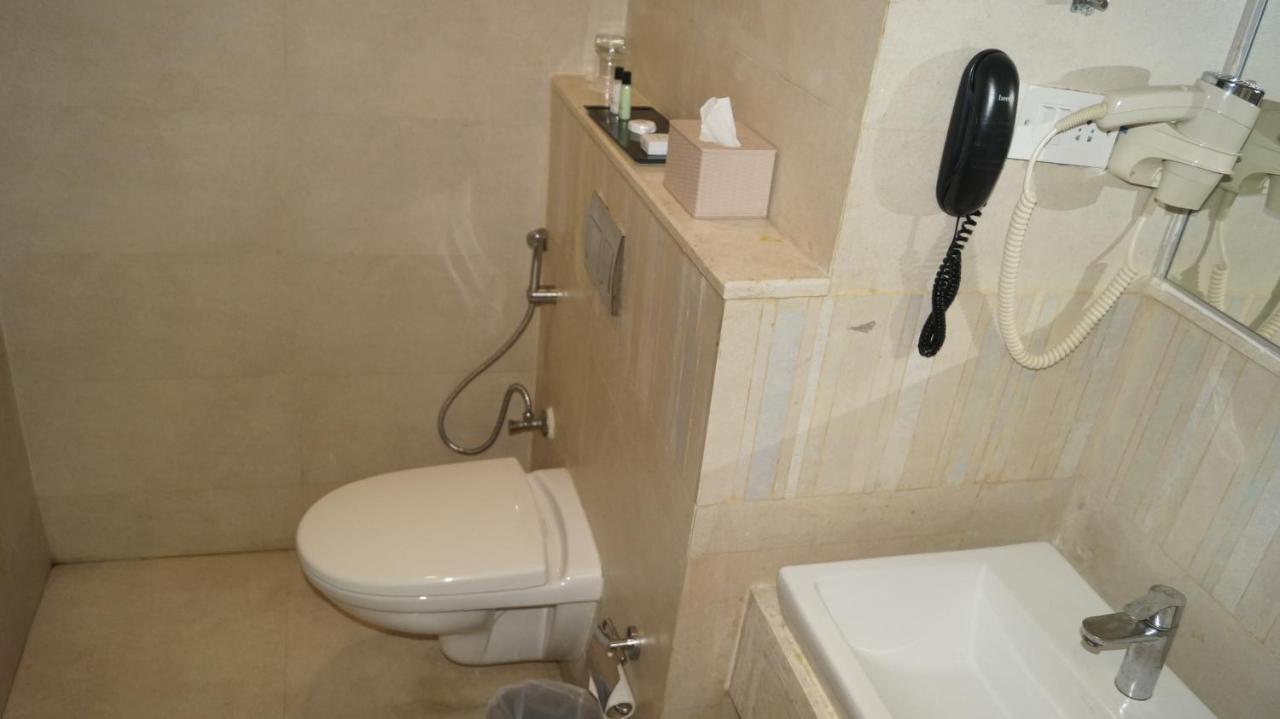 V 7 Hotel Chennai Eksteriør billede