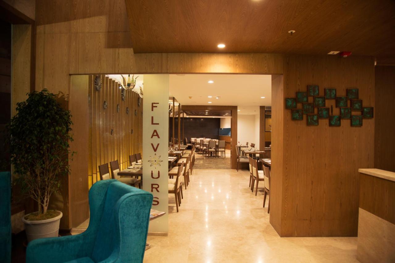 V 7 Hotel Chennai Eksteriør billede