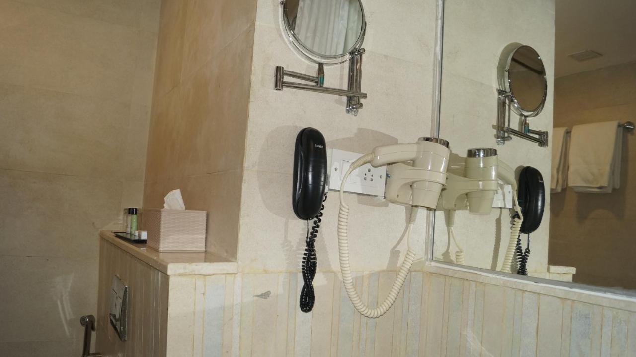V 7 Hotel Chennai Eksteriør billede